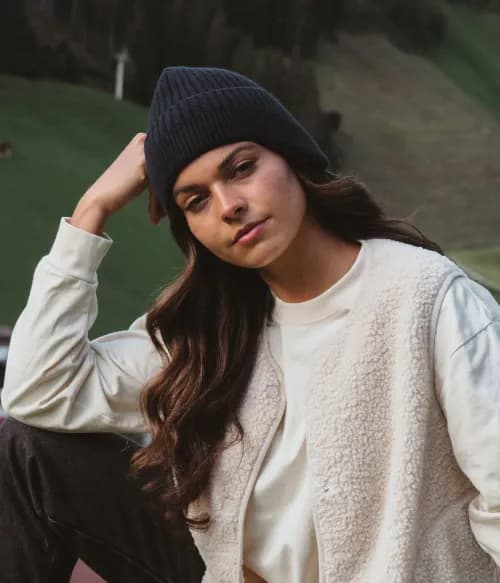 CABLE EARMUFF BEANIE.