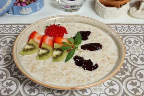 Meyvə ilə yulaf əzməsi süddə