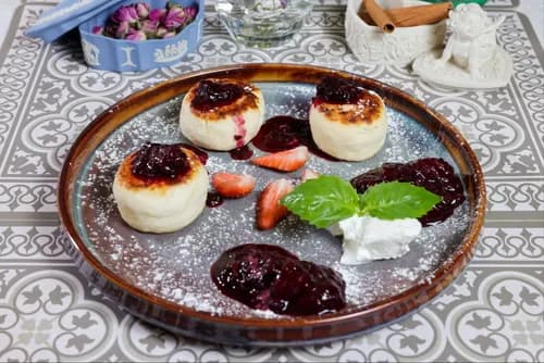 Syrniki — cottage cheese pancakes