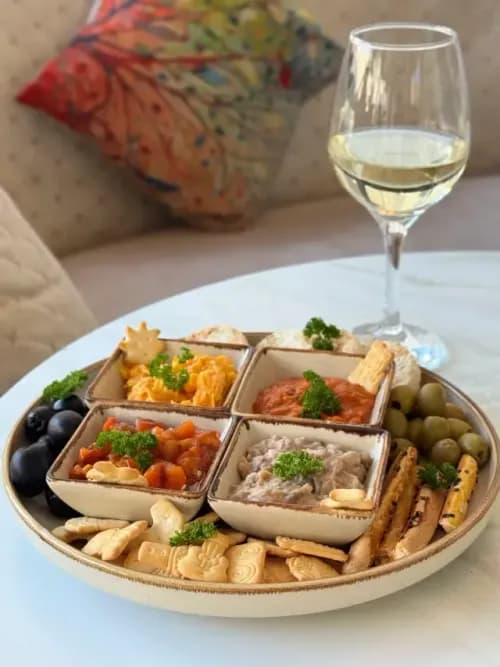 Wine set + two glasses of wine