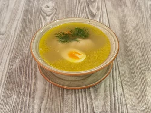 Toyuq əriştə şorbası