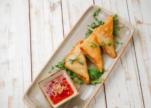Samosa with chicken and vegetables